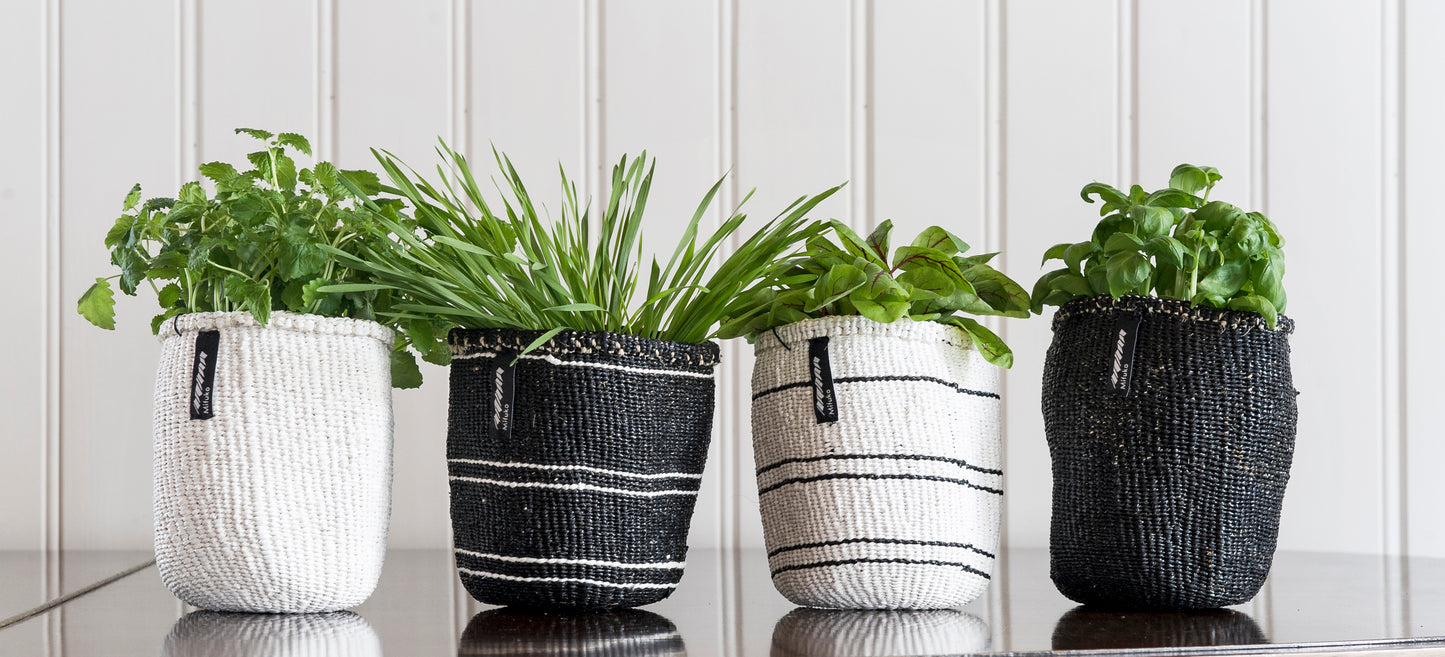 Basket | White Stripes on Black XS