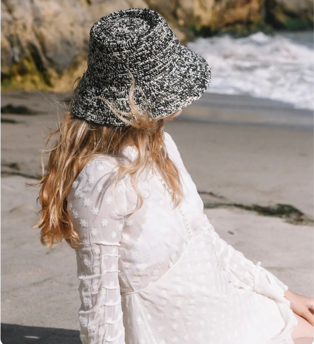 Lolo in black ivory