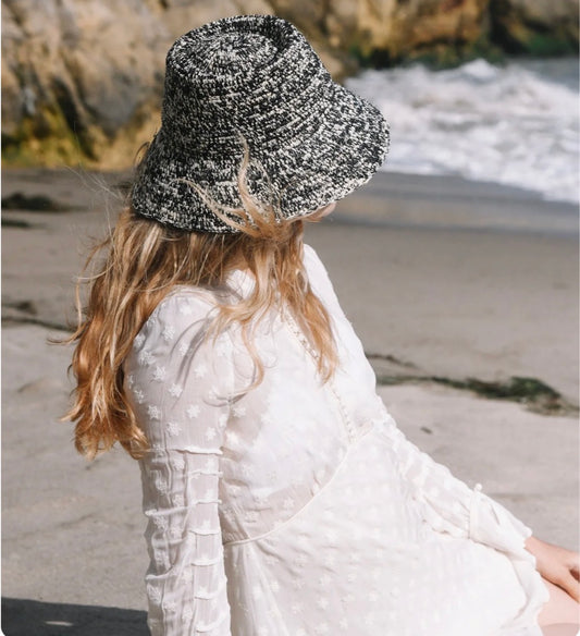 Lolo in black ivory