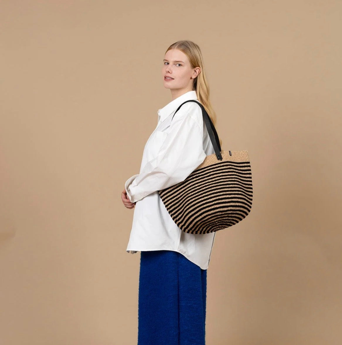 Shopper basket black thin stripes