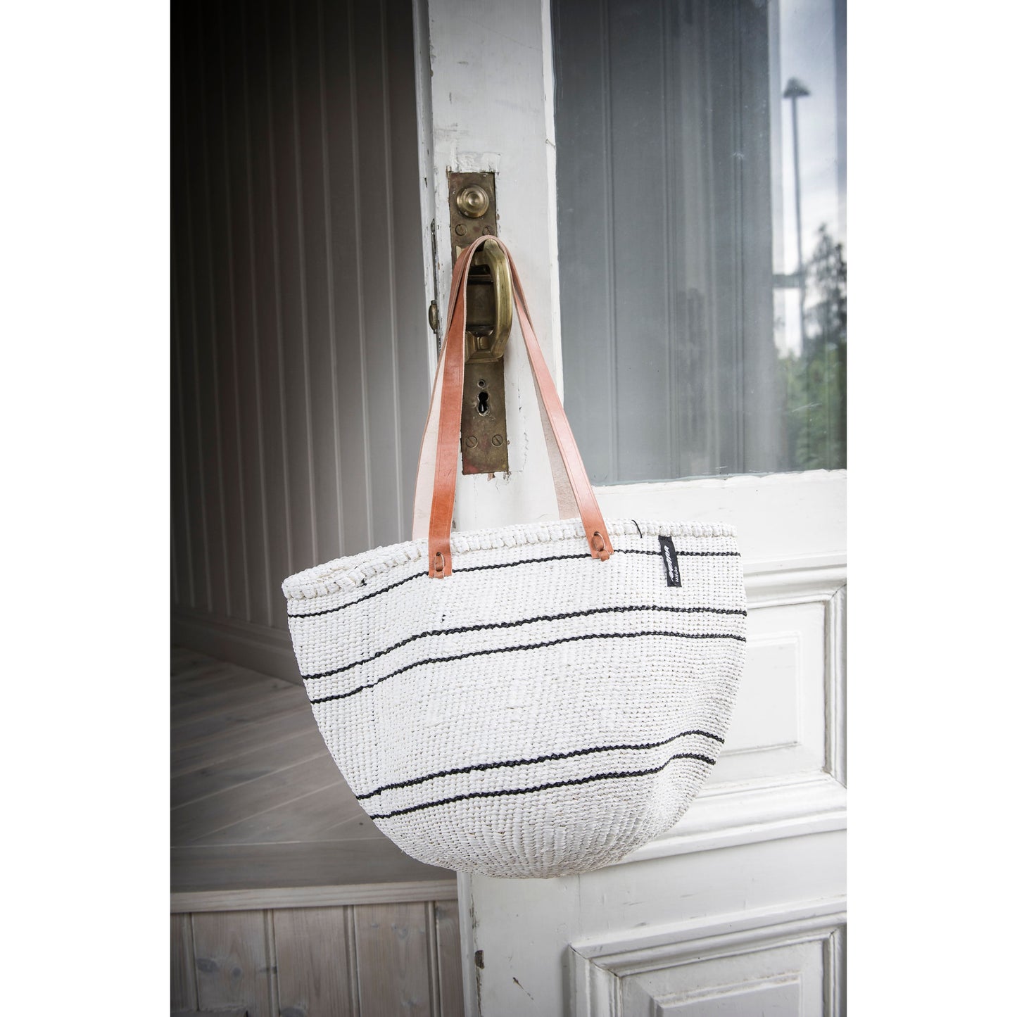 Shopper basket/ thin black stripes